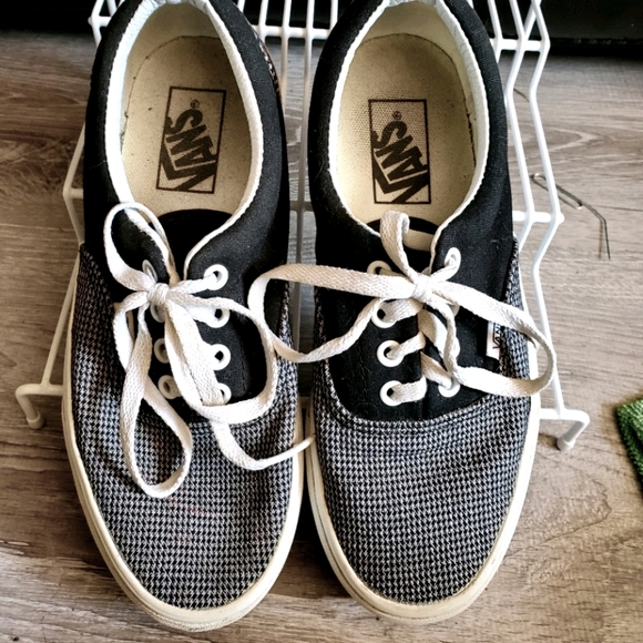 Vans Shoes - Vans Authentic